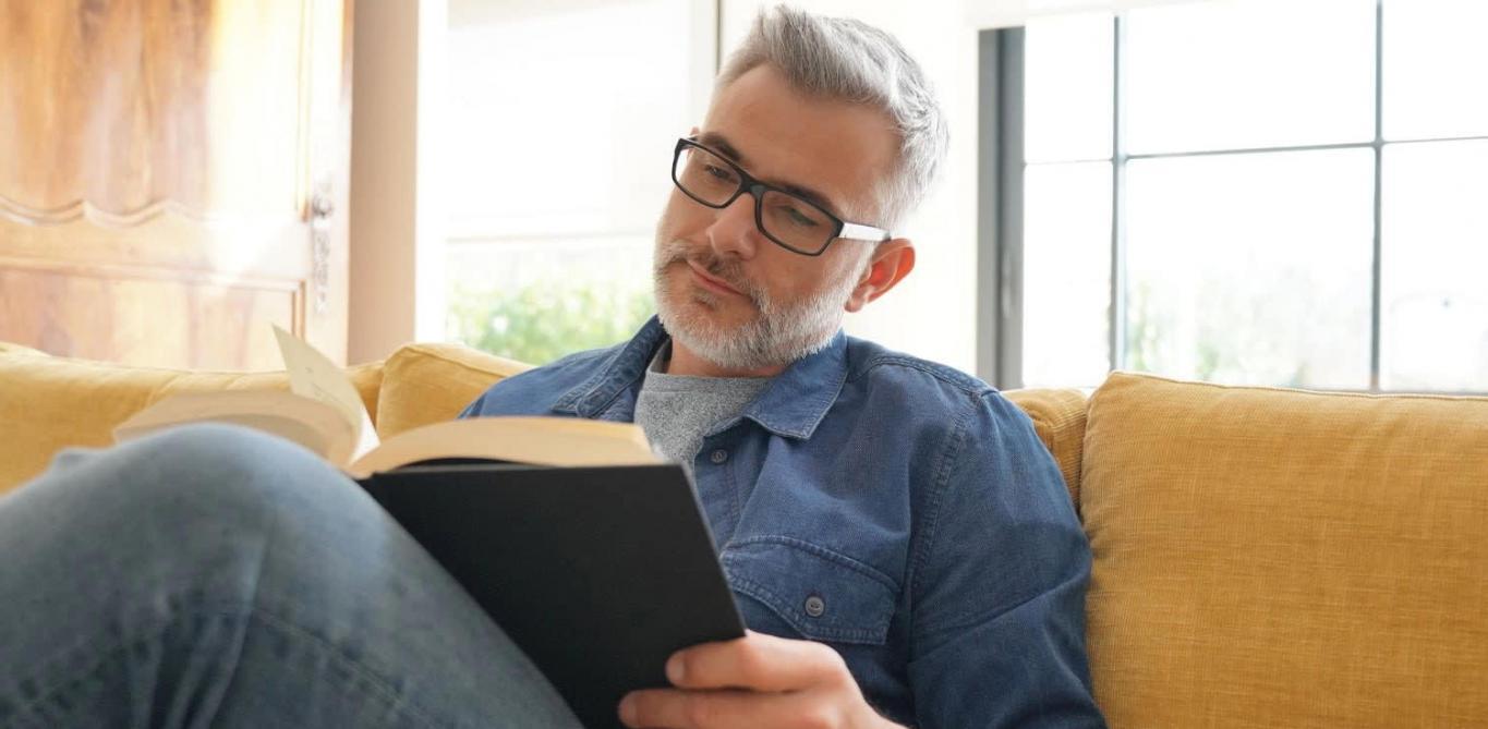 Studierende in einer Live-Session mit Dozenten